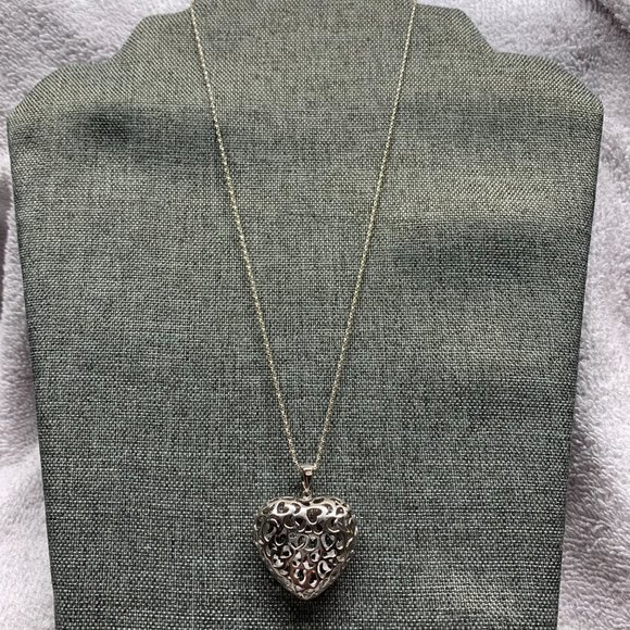 .925 Sterling Puffed Heart "Heart" Pendant on 17" Sterling .925 Chain. (603) - Picture 2 of 6